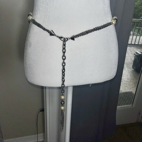 Vintage-Inspired‎ Gunmetal Chain Waist Belt w/ Faux Pearls & Tassel Accent - Picture 2 of 7
